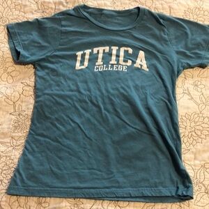 🎯3/$10 Utica College Soft Teal Short Sleeve Tee GUC